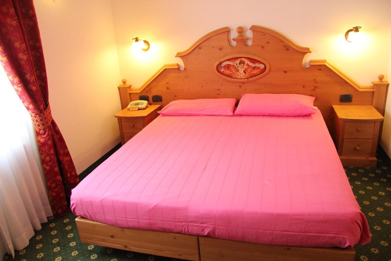 Hotel Lory Pinzolo Kültér fotó