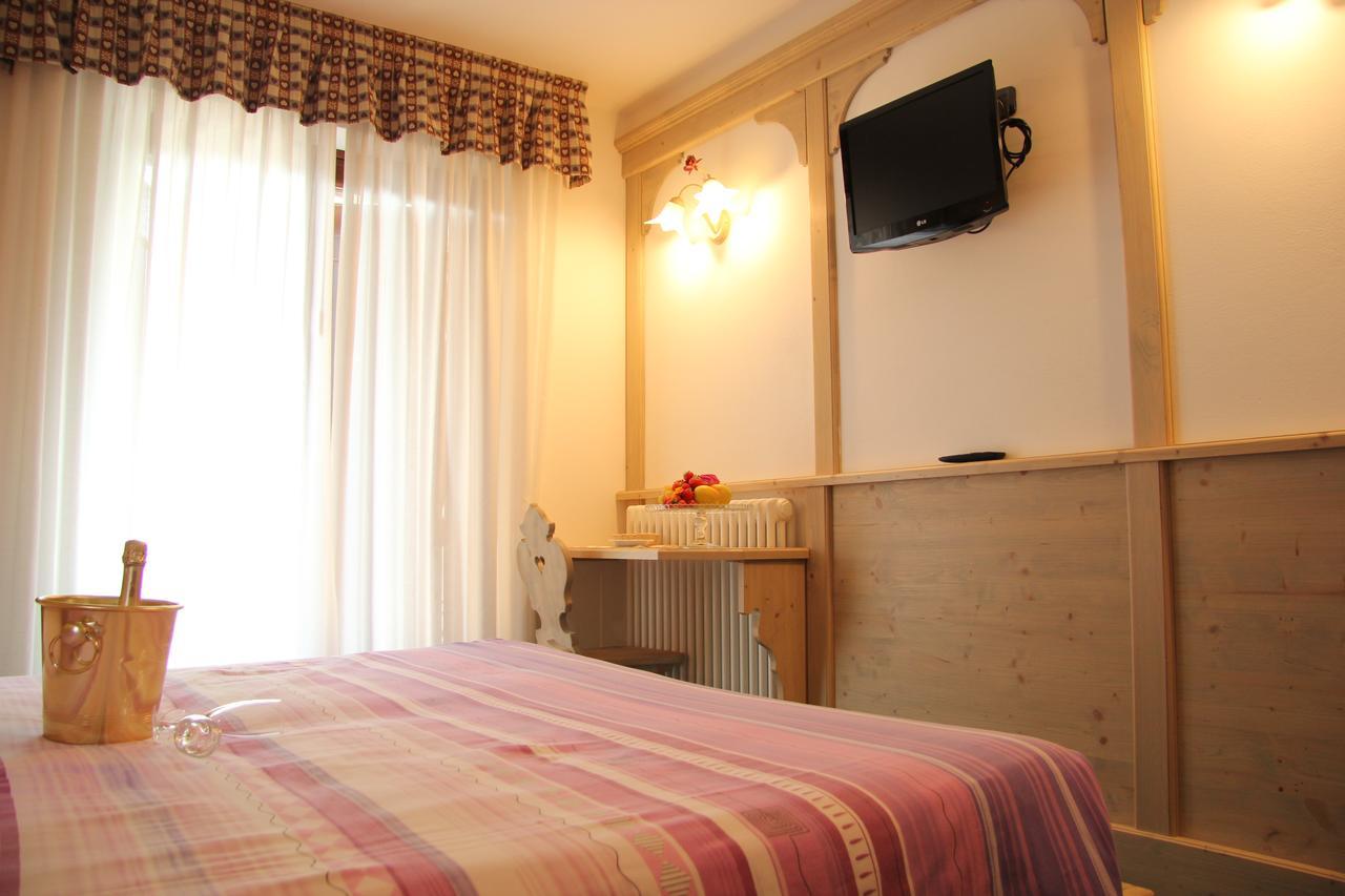 Hotel Lory Pinzolo Kültér fotó