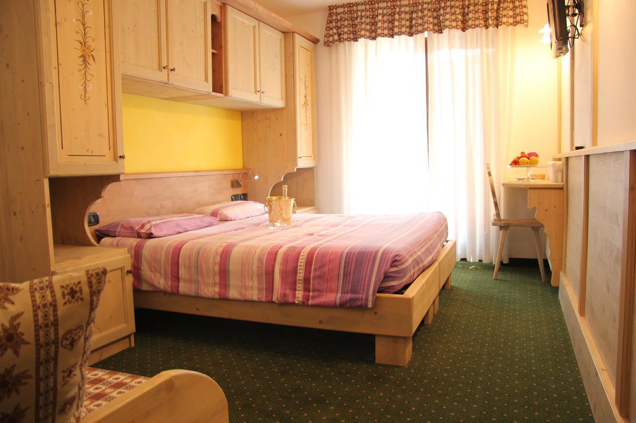 Hotel Lory Pinzolo Kültér fotó